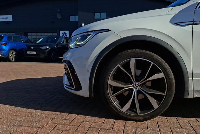 VOLKSWAGEN Tiguan Photo 5