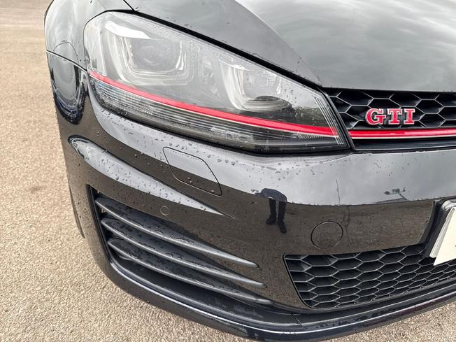 VOLKSWAGEN Golf Photo 19