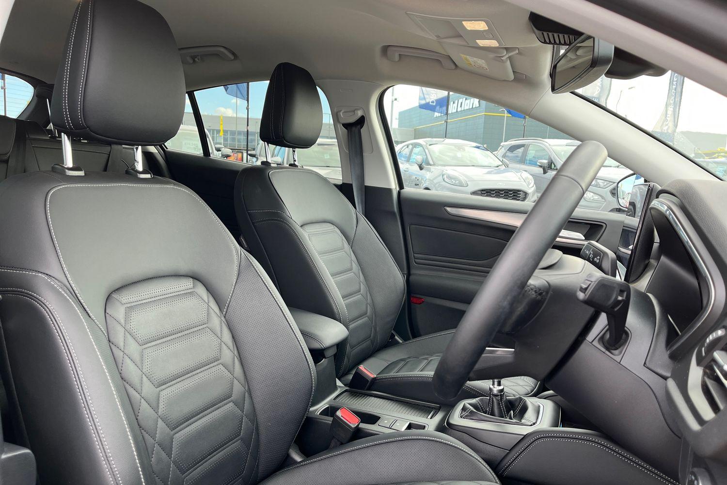 Ford Focus Photo 16