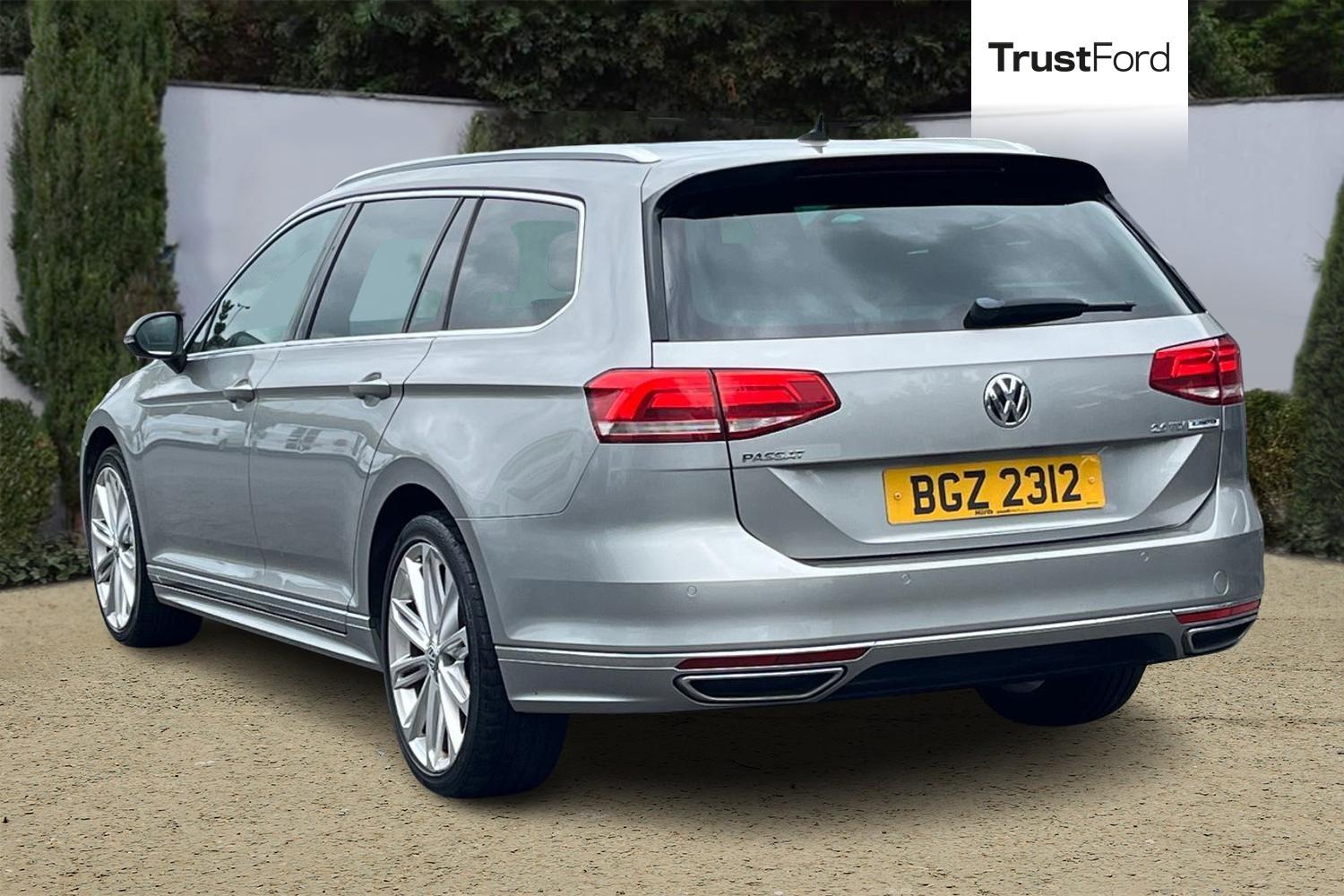 Volkswagen PASSAT Photo 1