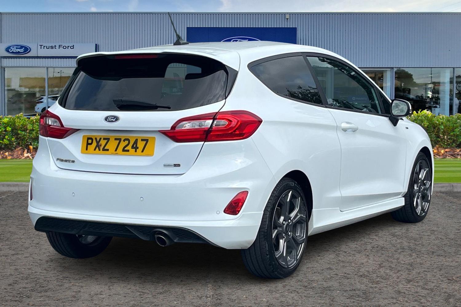Ford FIESTA Photo 3