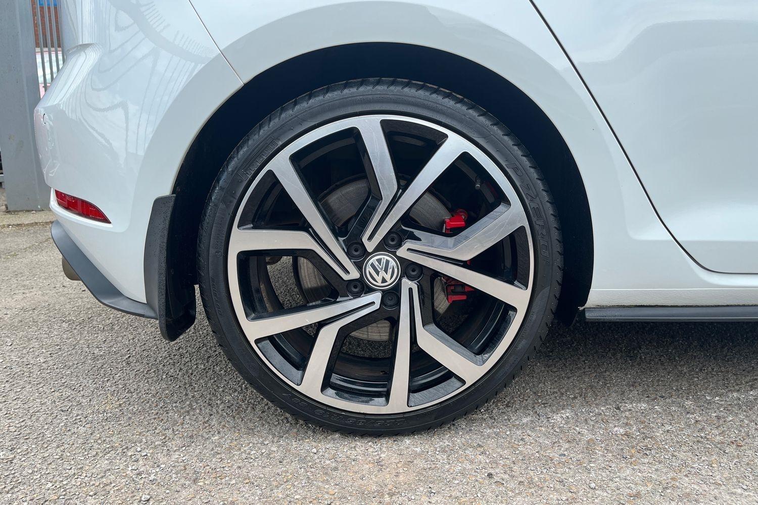 Volkswagen GOLF Photo 32