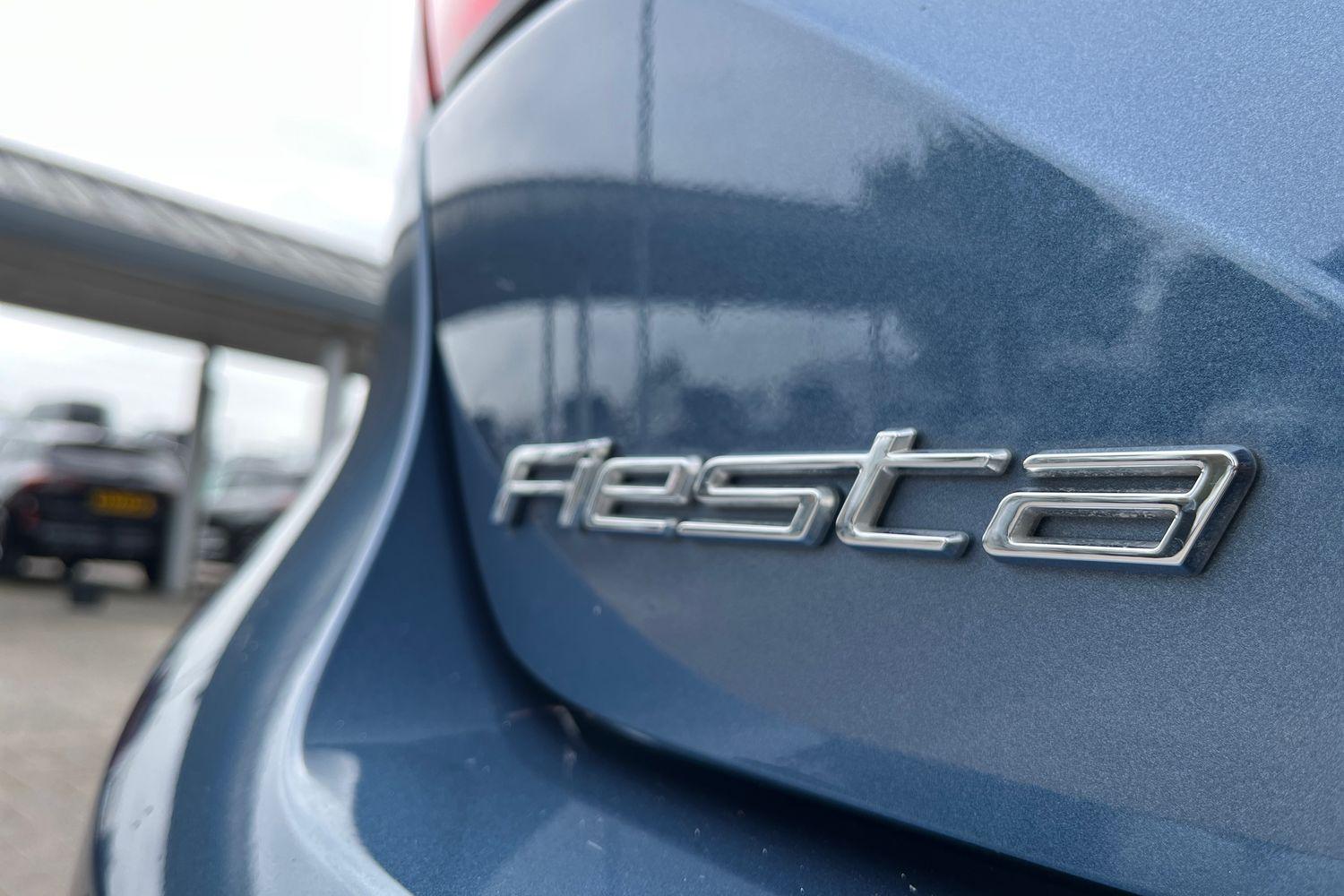 Ford Fiesta Photo 38
