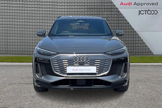 AUDI Q6 E-Tron Photo 8