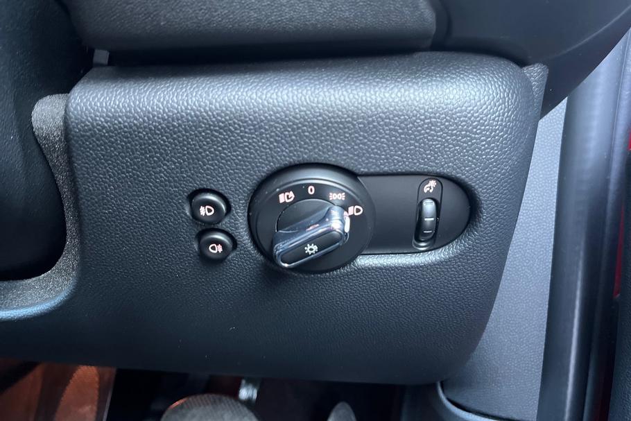 MINI HATCHBACK 2017 Red £12,899 Bristol Cribbs Causeway TrustFord