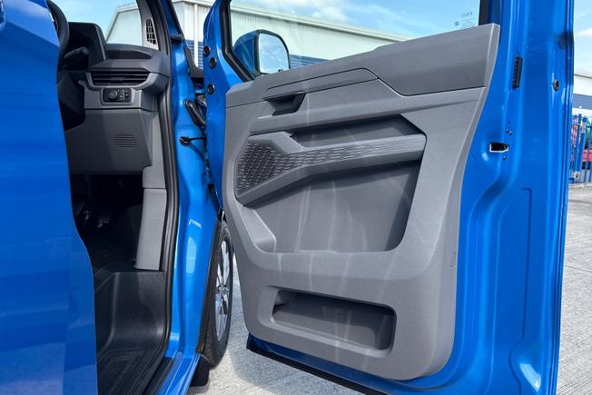 VOLKSWAGEN Transporter Photo 36