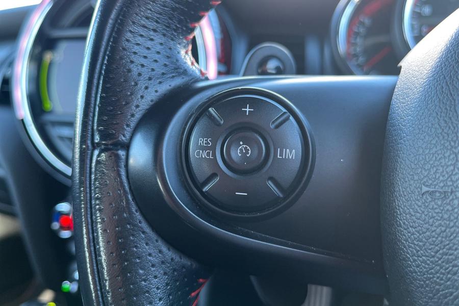 MINI HATCHBACK Photo autoimg-27542cce731a17d14aa8a8e35dc80c54f1b34f95.jpg