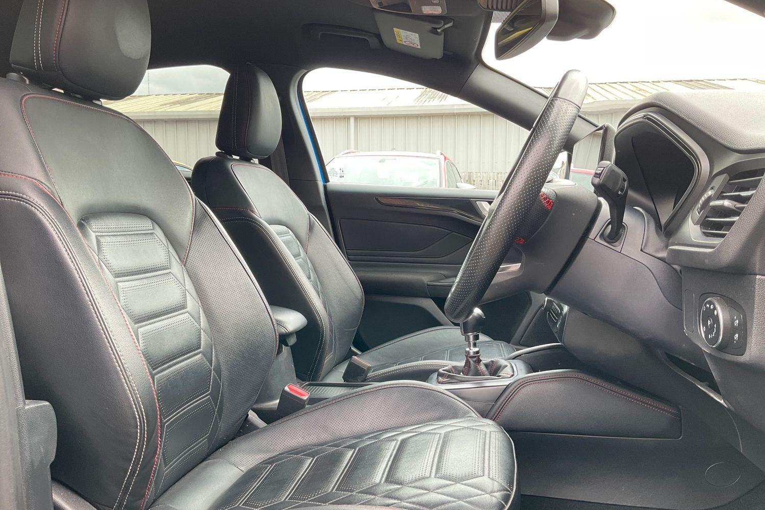 Ford FOCUS Photo 16