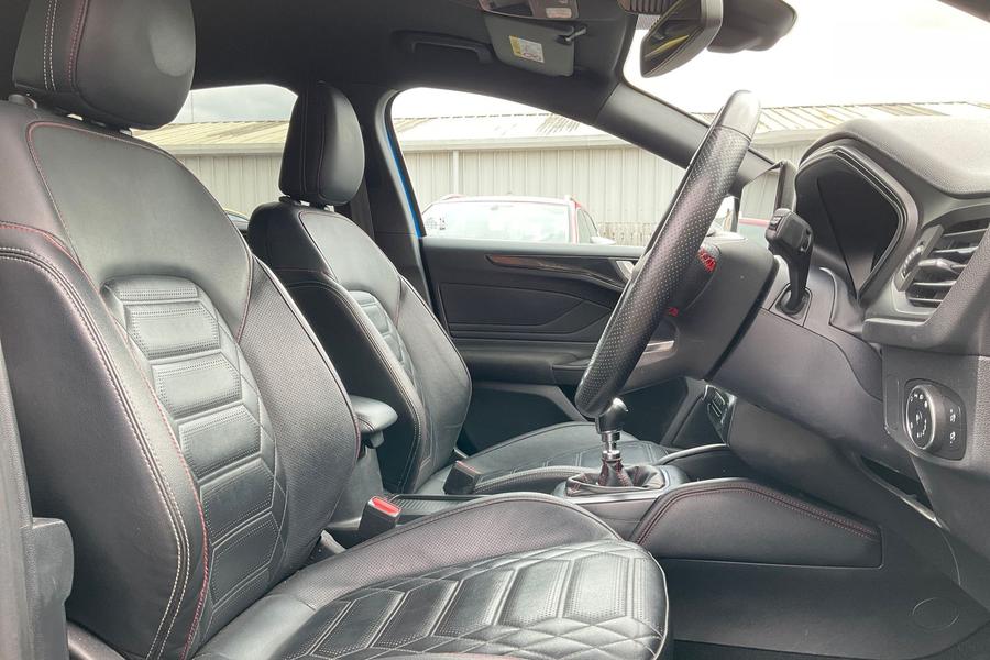 Ford FOCUS Photo autoimg-27596e07504150b96b1a00191efbec1a0640d9c1.jpg