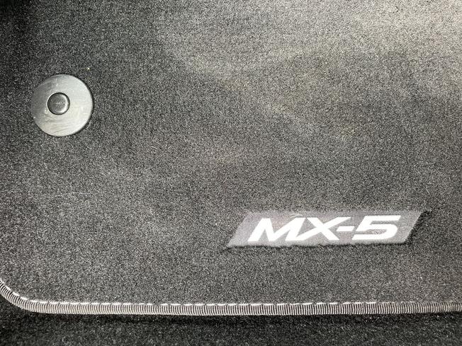 MAZDA MX-5 Photo 24
