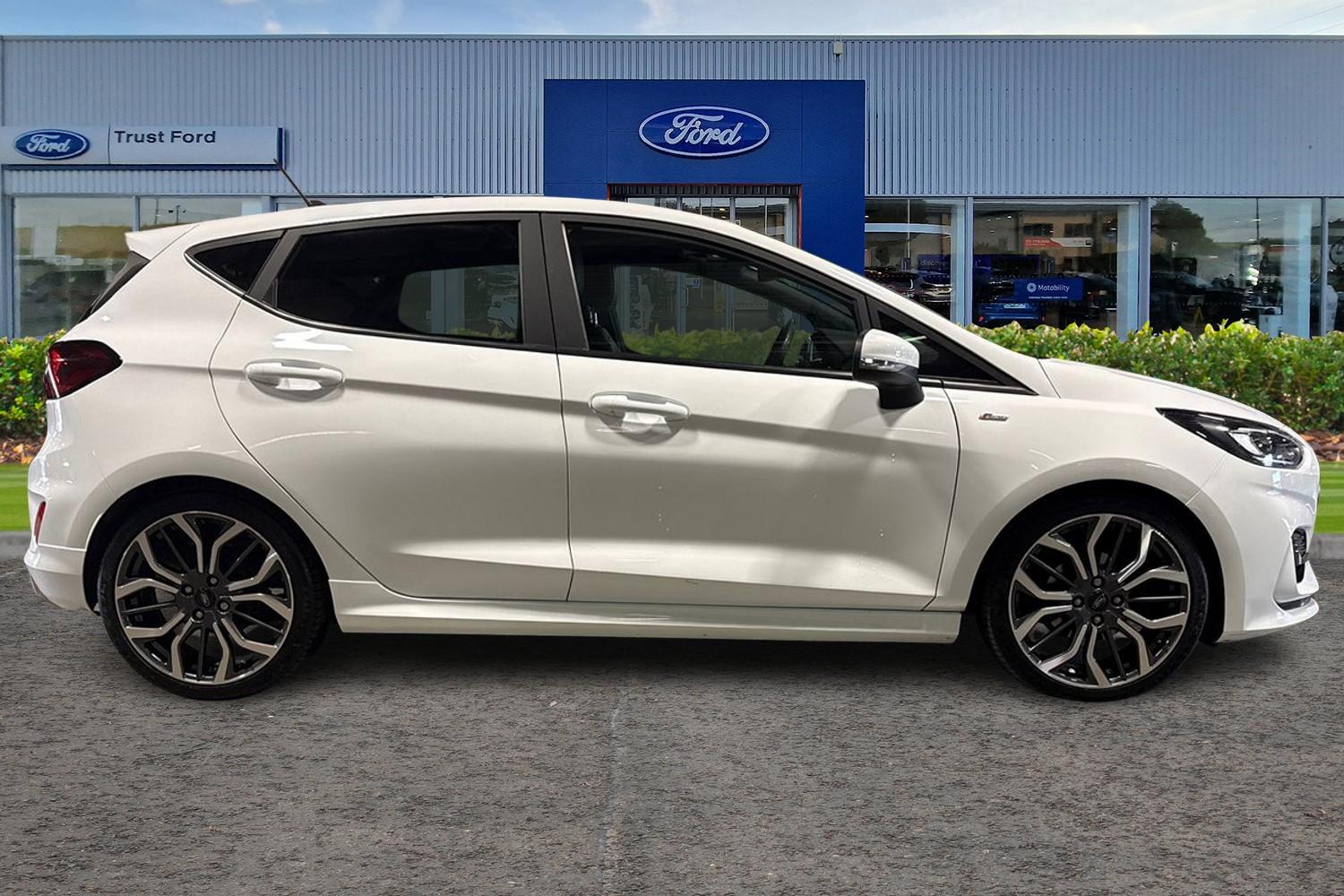 Ford FIESTA Photo 2