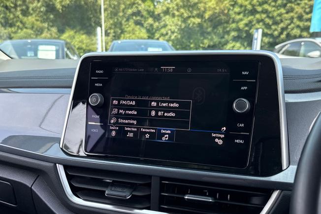 VOLKSWAGEN T-Roc Photo 40
