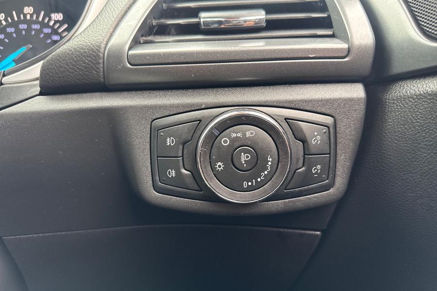 Ford MONDEO Photo autoimg-2772d21f2917b3e0897a74357f5fdca3119dc0ee.jpg