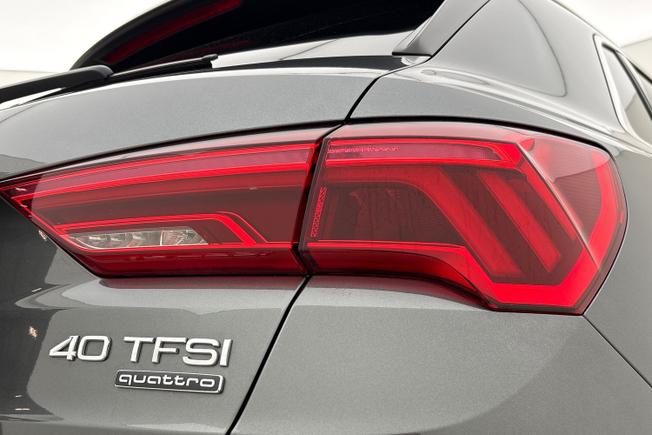 AUDI Q3 Photo 18