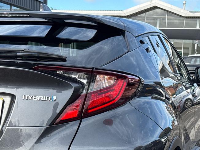TOYOTA C-Hr Photo 18