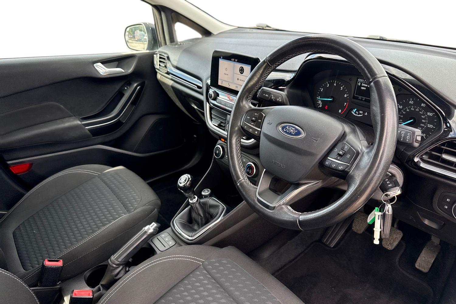 Ford FIESTA Photo 8
