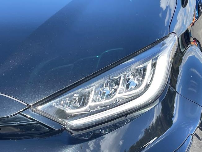 TOYOTA Yaris Photo 26