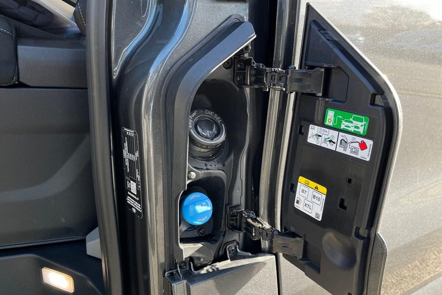 Used FORD TRANSIT CUSTOM YP75JHL 38