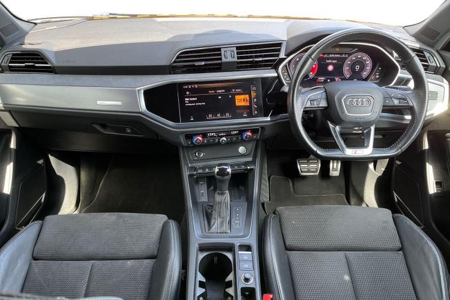 AUDI Q3 Photo 10