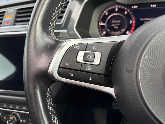 VOLKSWAGEN Tiguan Photo 16