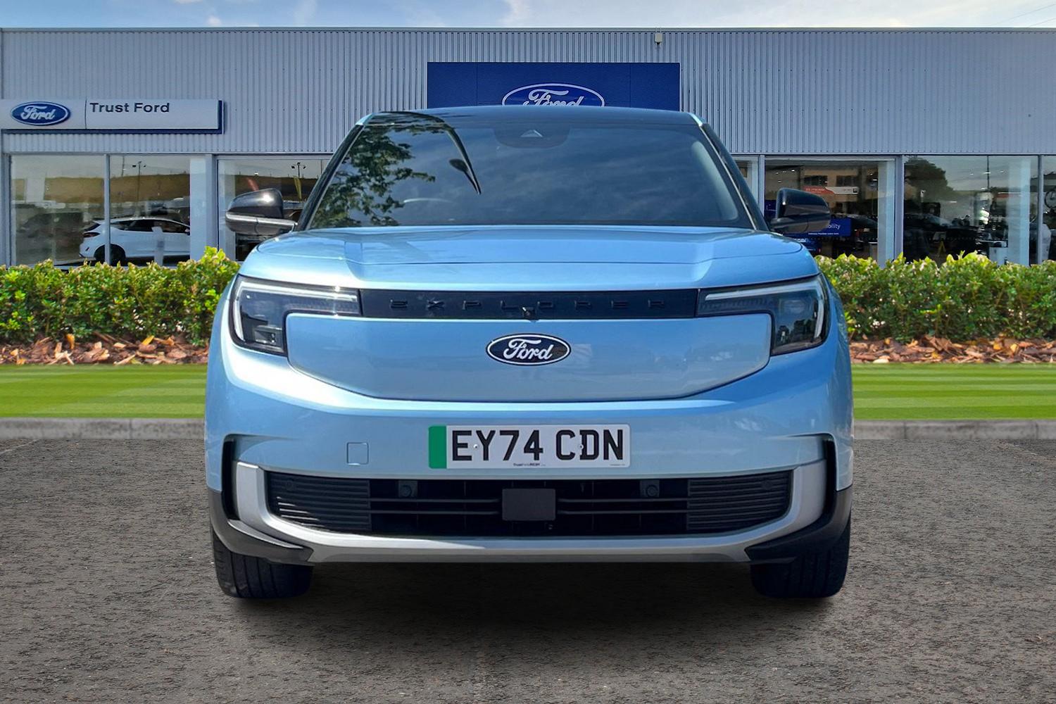 Ford Explorer Photo 5