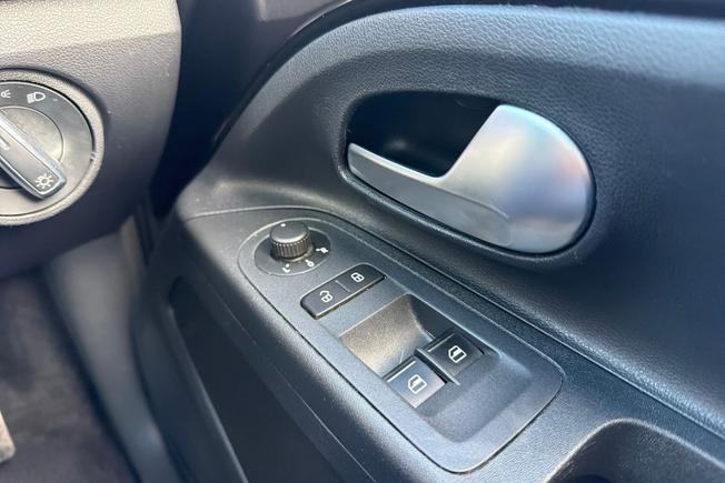 VOLKSWAGEN UP Photo 26