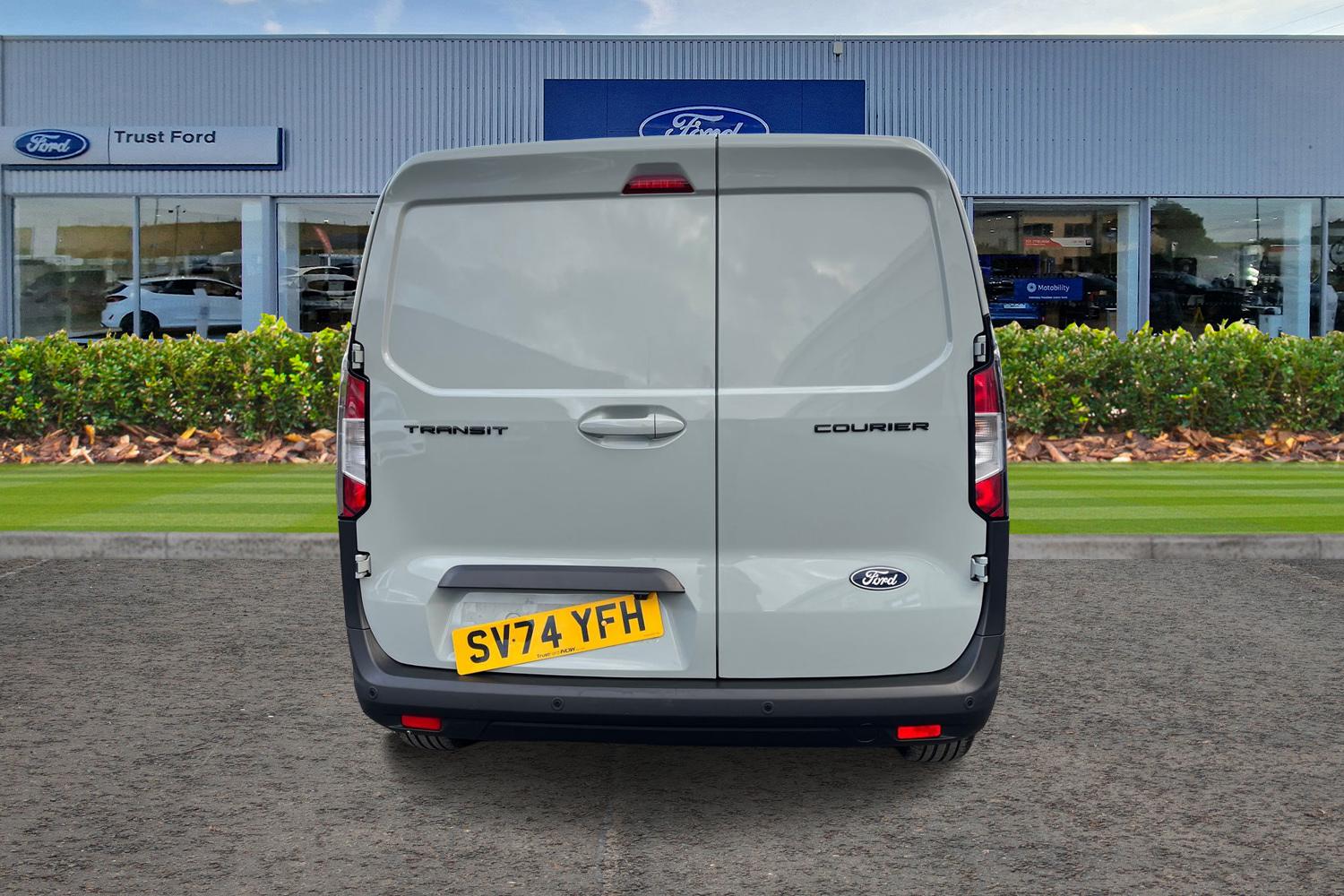 Ford TRANSIT COURIER Photo 12