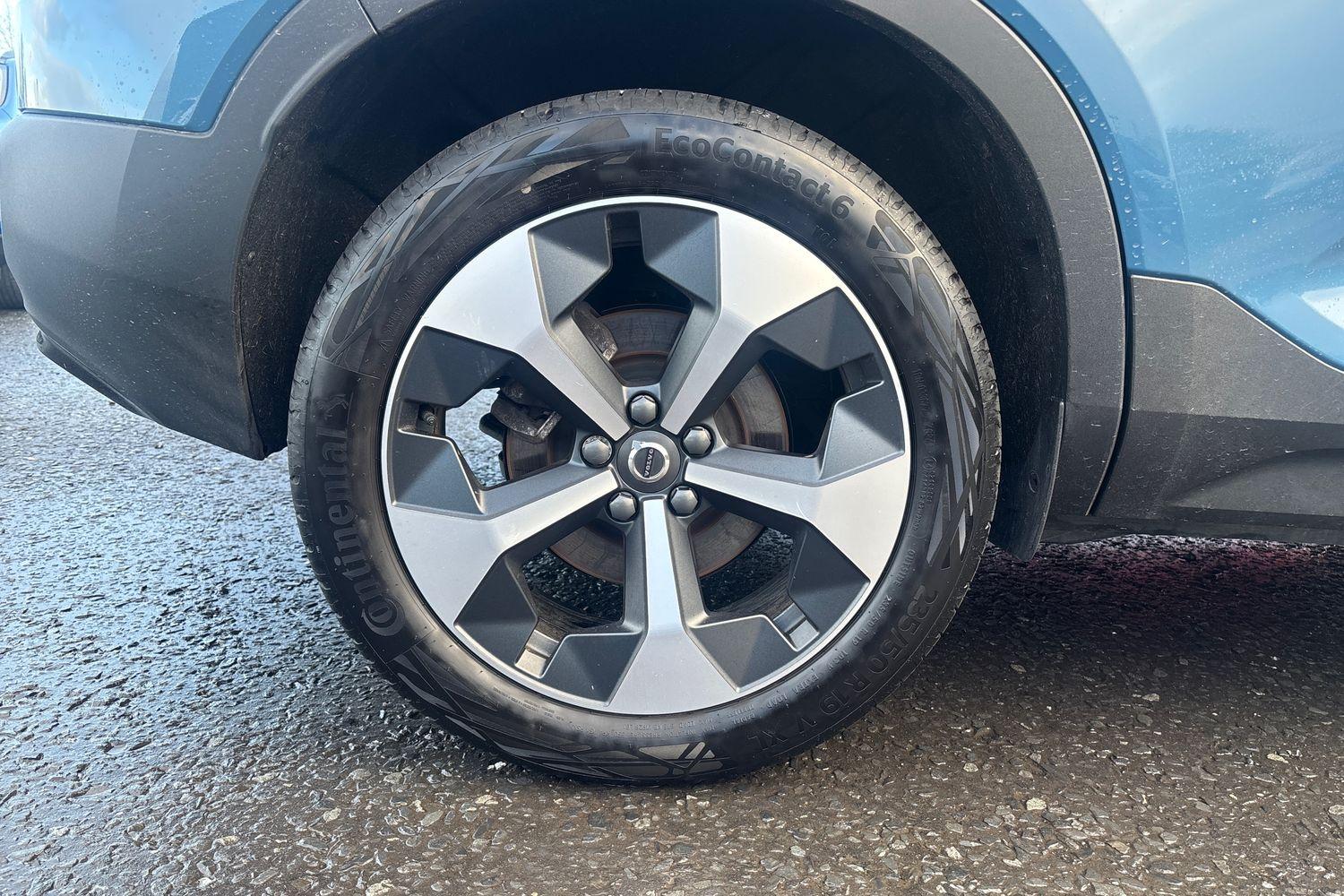 2025 Volvo XC40 2.0 B4 197PS Plus Dark Petrol Hybrid Auto in 11K - vehicle photo 6 for sale on PureCar