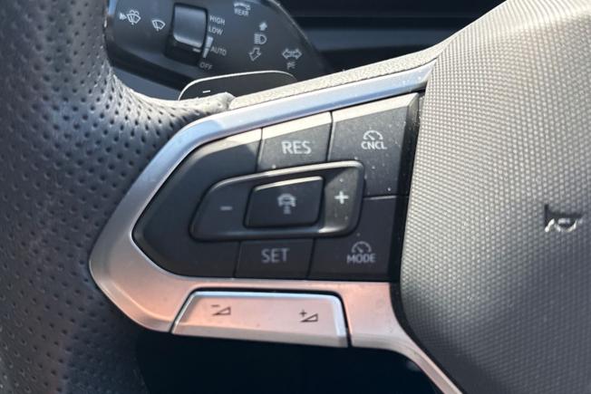 VOLKSWAGEN Tiguan Photo 16