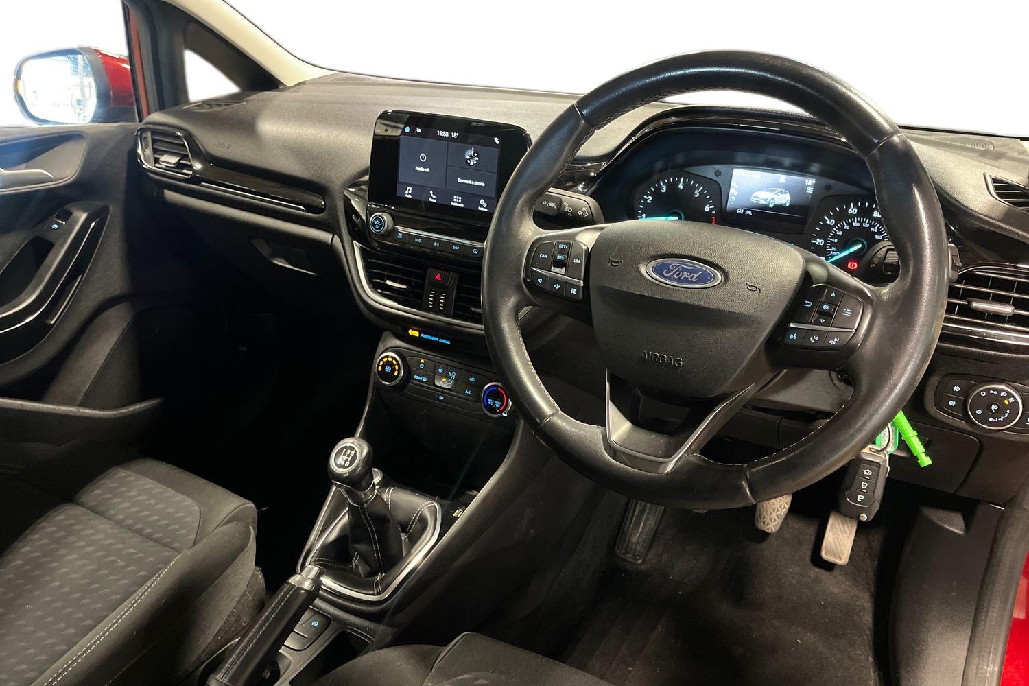 Ford FIESTA Photo 8