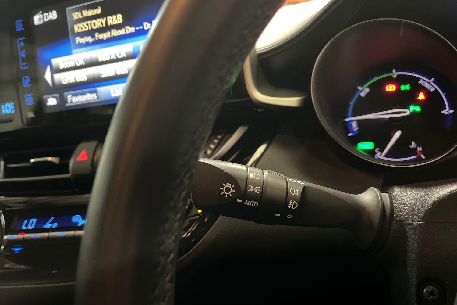 Toyota C-HR Photo 13