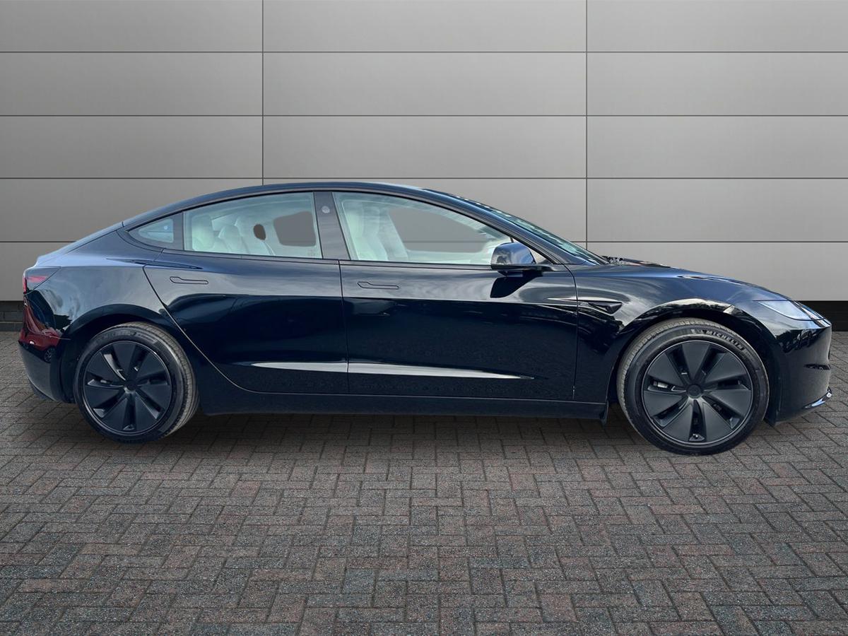 TESLA Model 3 Photo 5