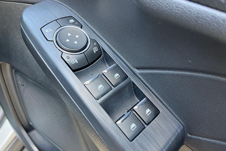Ford Kuga Photo autoimg-27af602887c7bbee63db40eeb9f4ef6e09718910.jpg