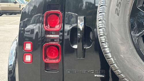 Land Rover Defender Photo autoimg-27b8de186a344c76e33df378fffc145a0ffa23e0.jpg