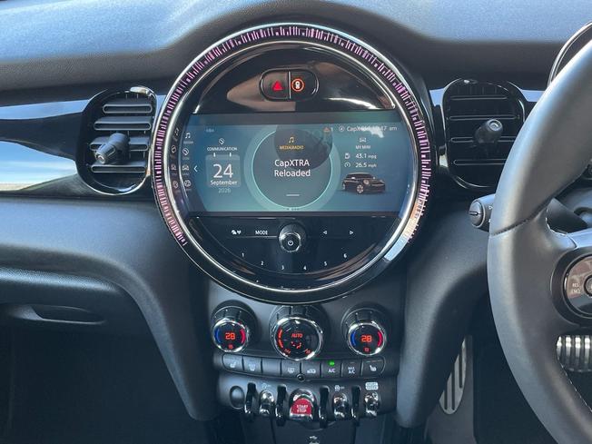 MINI Hatch Photo 14