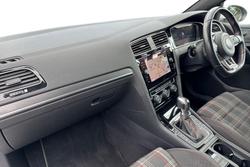 VOLKSWAGEN Golf Photo 2