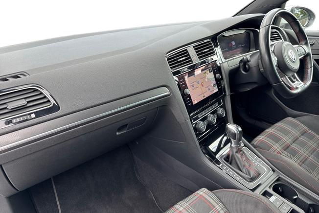 VOLKSWAGEN Golf Photo 2