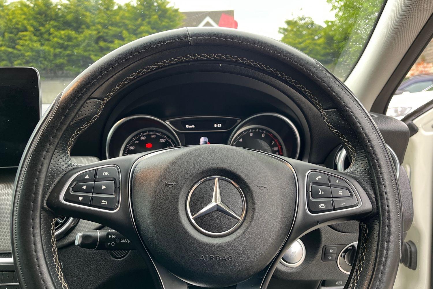 Mercedes-Benz GLA Photo 11