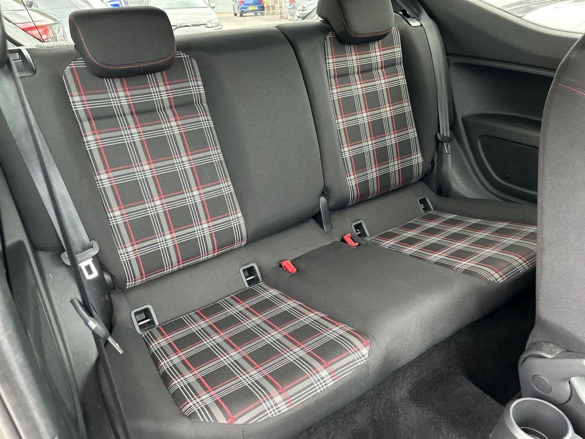 Volkswagen up! Photo autoimg-27cb07f8a64304edbc123952e4fc13d9cd3d944f.jpg