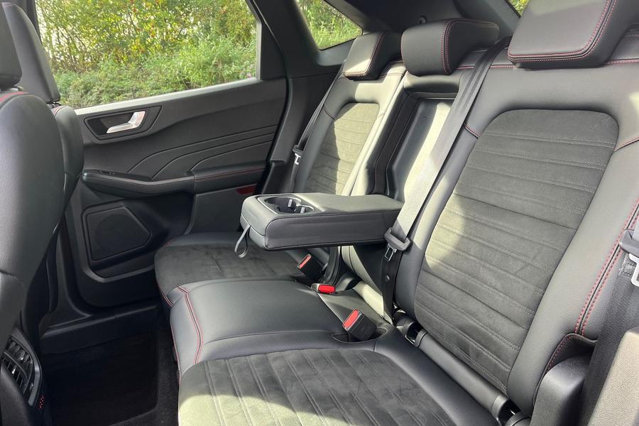 Ford Kuga Photo autoimg-27cc89f1348767e9a2684bc6c64e98f7d0322cbd.jpg