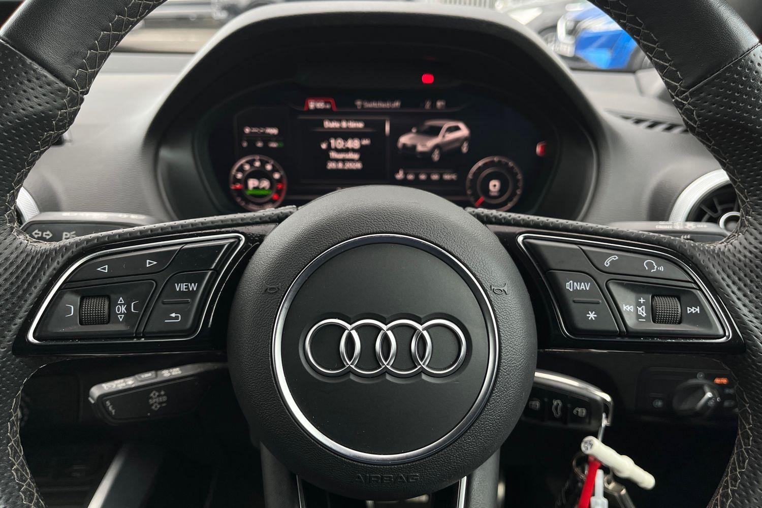 Audi Q2 Photo 11