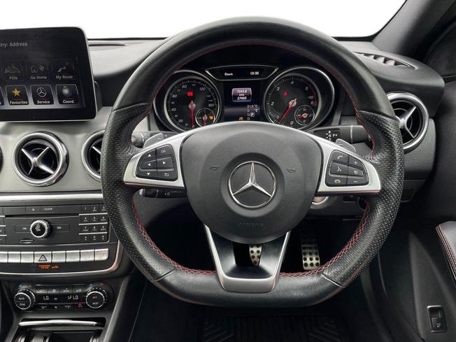 MERCEDES-BENZ GLA Photo 11