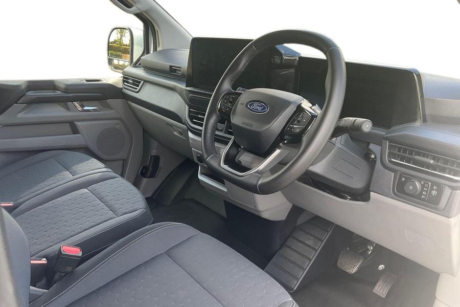 Ford E-Transit Custom Photo autoimg-27cf1be6b2e08bc981a37e8c4bc3709ea7ff289e.jpg