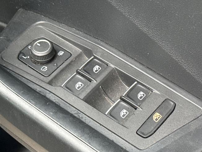 Volkswagen T-Roc Photo 27