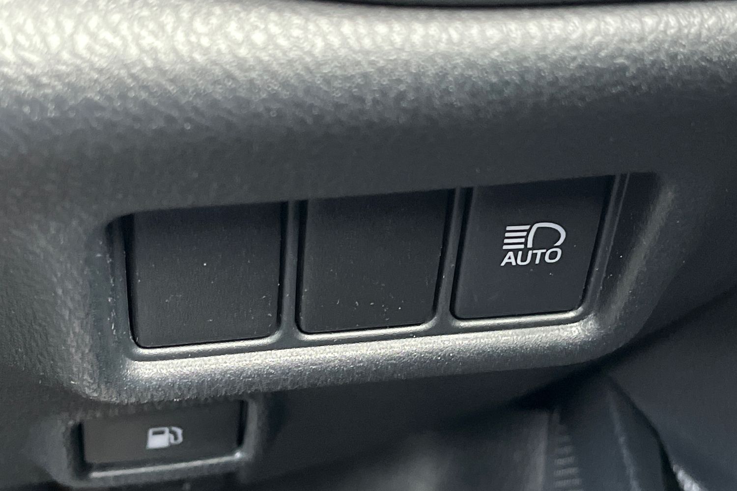 Toyota C-HR Photo 31