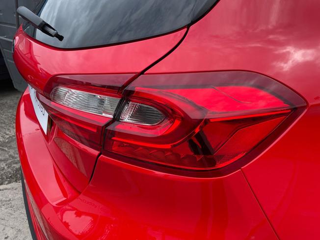 FORD Fiesta Photo 18