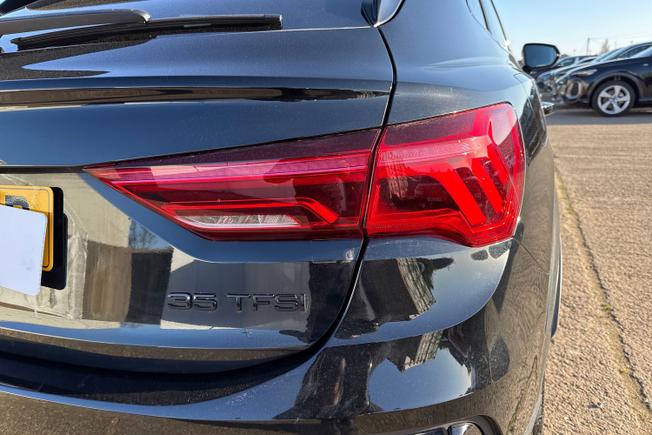 AUDI Q3 Photo 18
