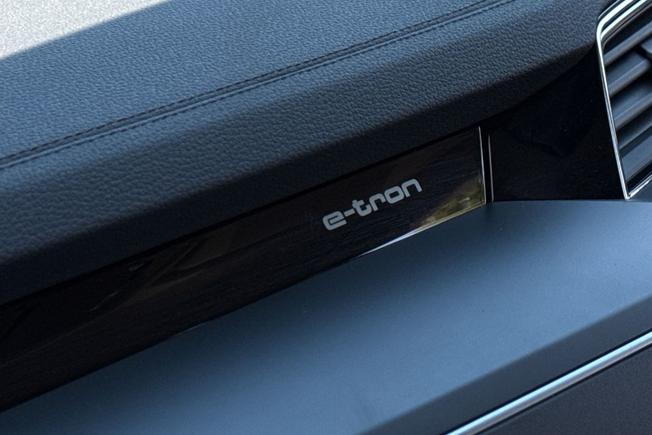 AUDI e-tron Photo 45