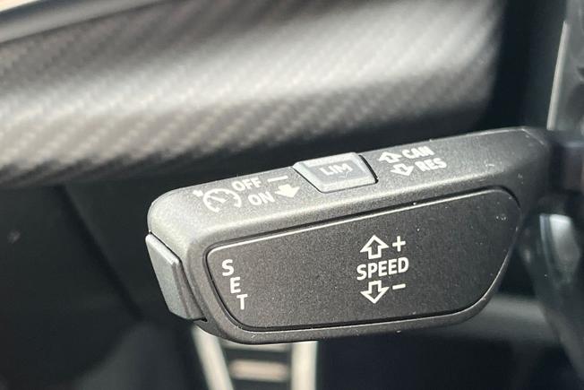 AUDI Rsq8 Photo 29