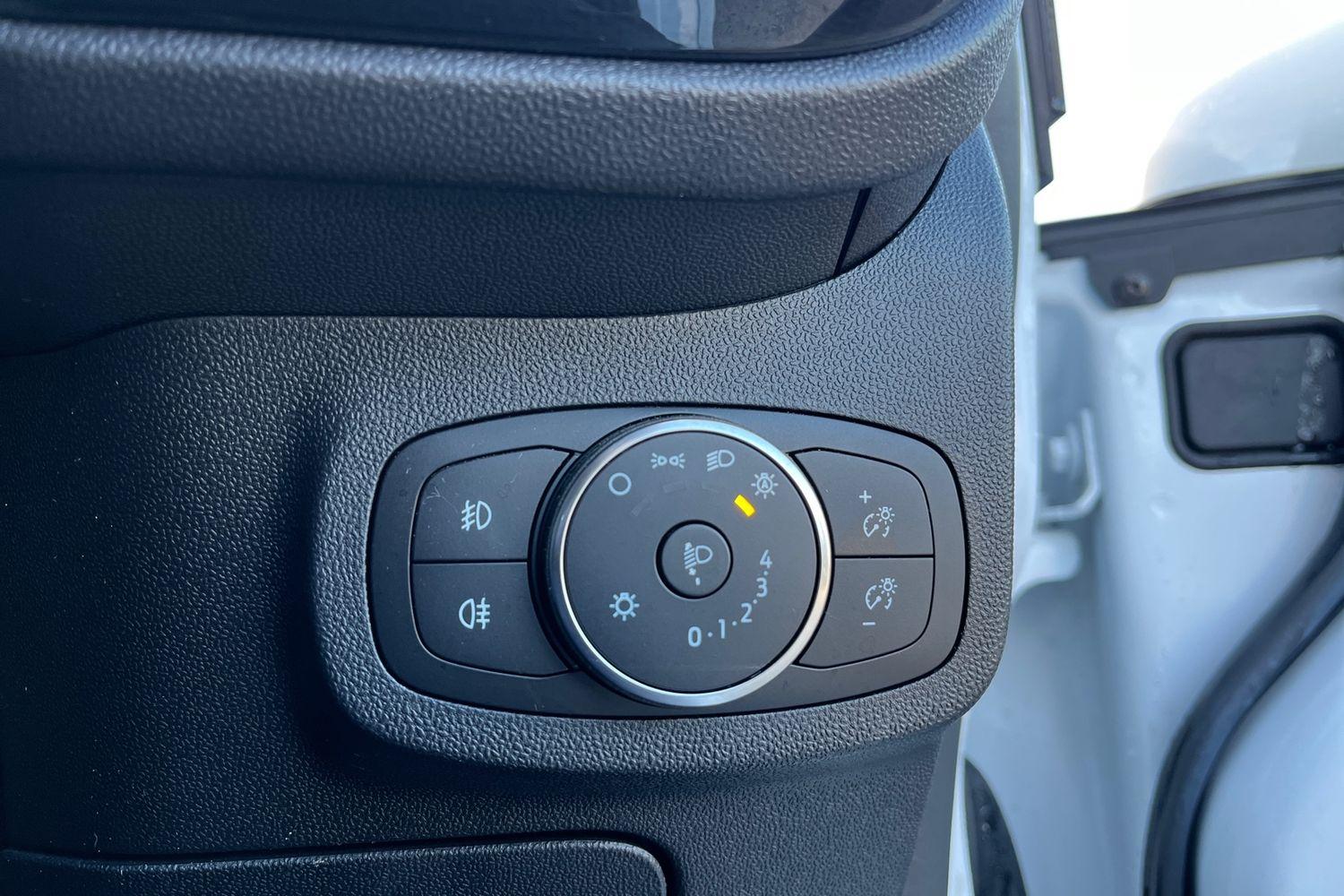Ford FIESTA Photo 24
